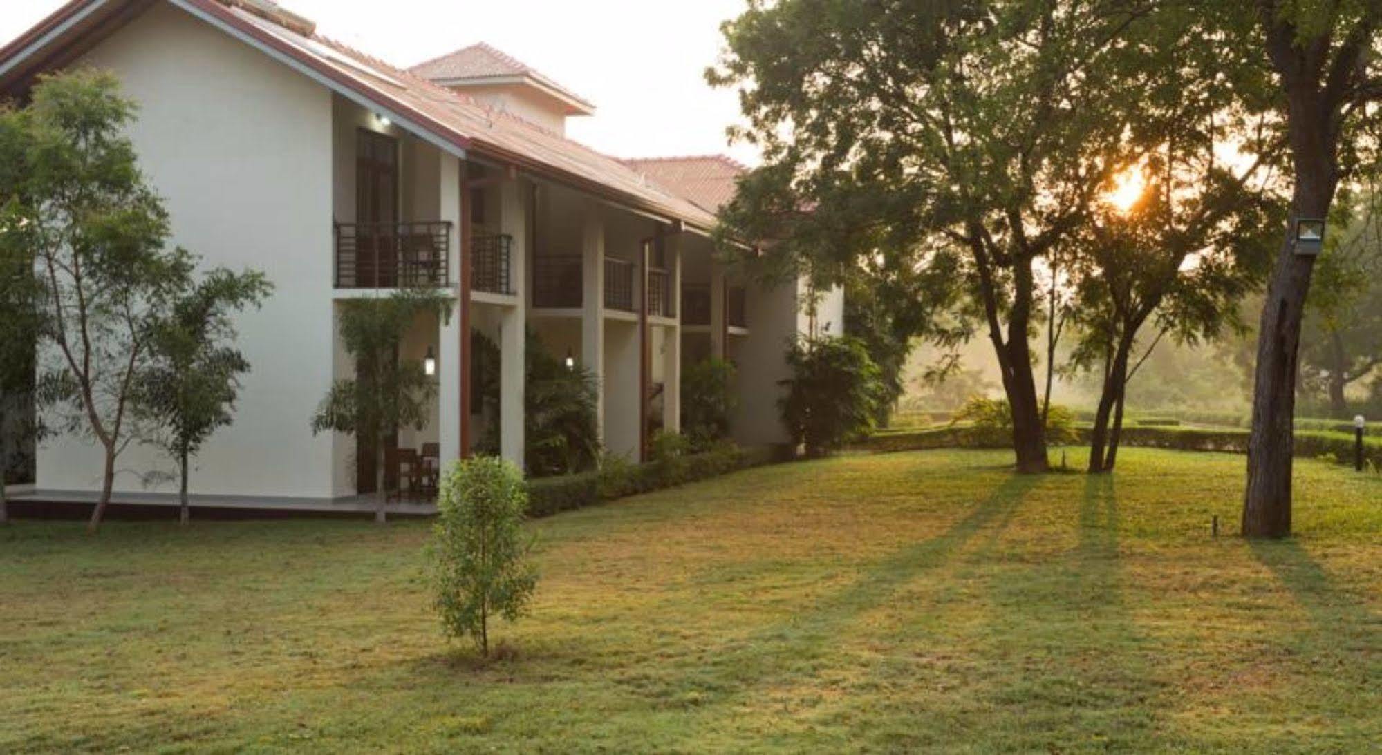 Hotel Chenra Катарагама Екстер'єр фото